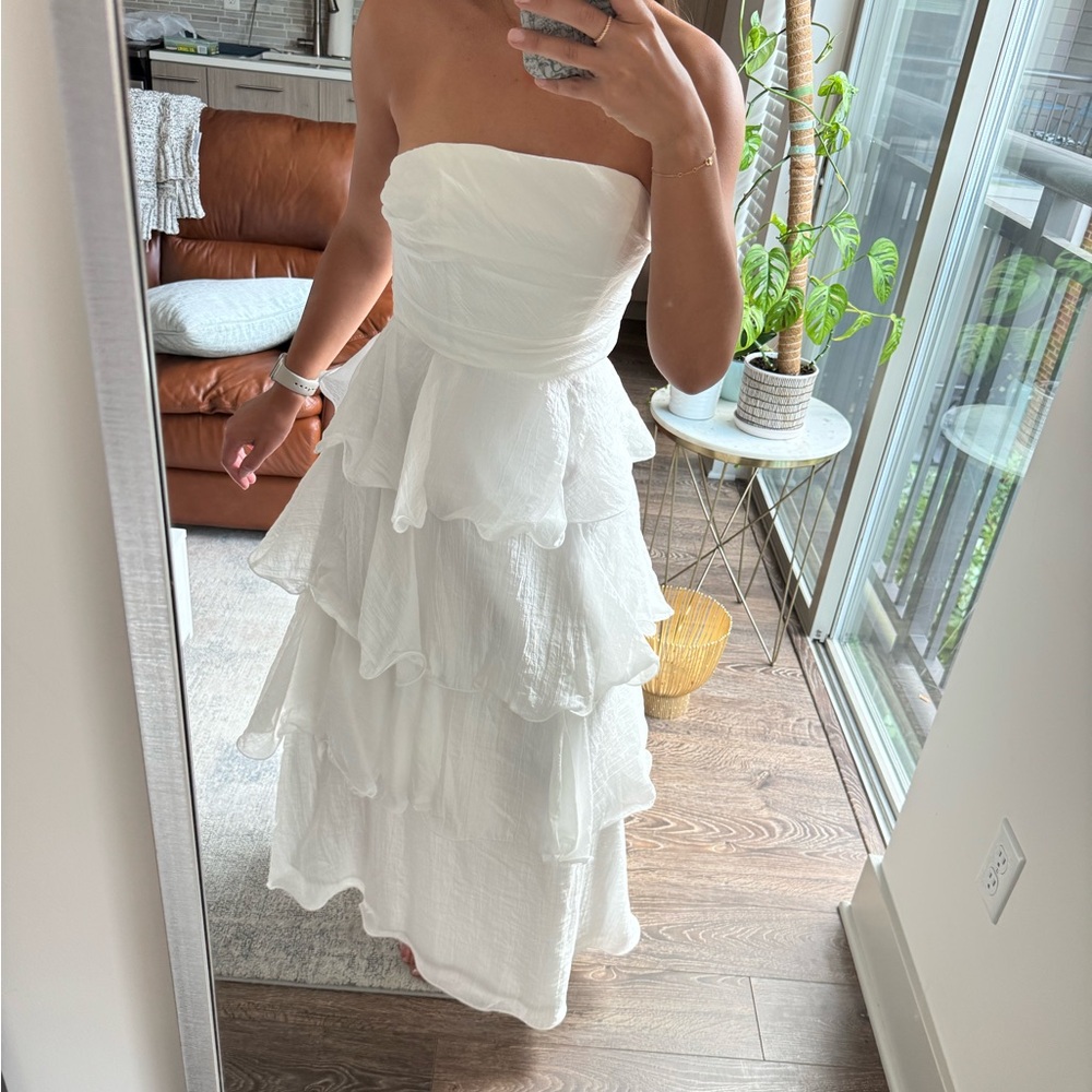 Selfie Leslie White Strapless Tiered Maxi Dress